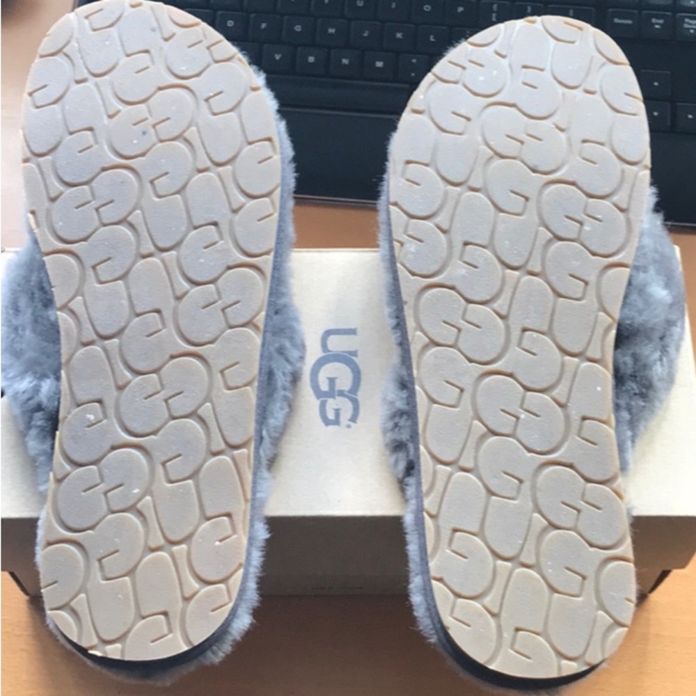 Ugg Sandle - image 2